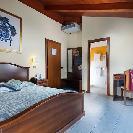 Columbia 3* Marina Romea