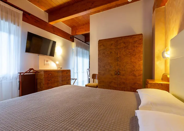 Columbia Marina Romea