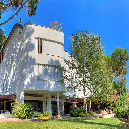 Hotel Columbia