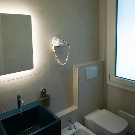 Columbia Hotel 3*