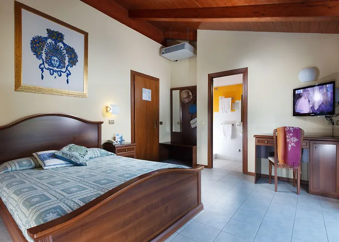 Columbia 3* Marina Romea